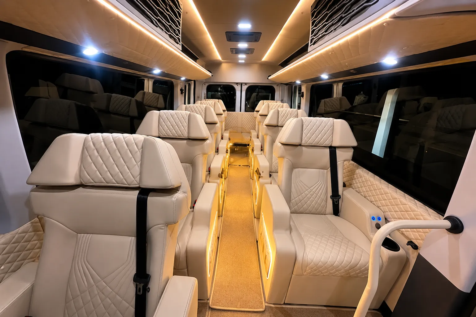 7 Seater Force Urbania on Rent in Delhi